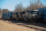 NS 6952 Pulling a trash train